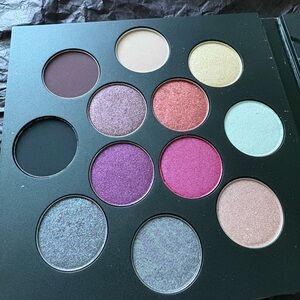 MAC Cosmetics Rocket To Fame Eyeshadow Palette.